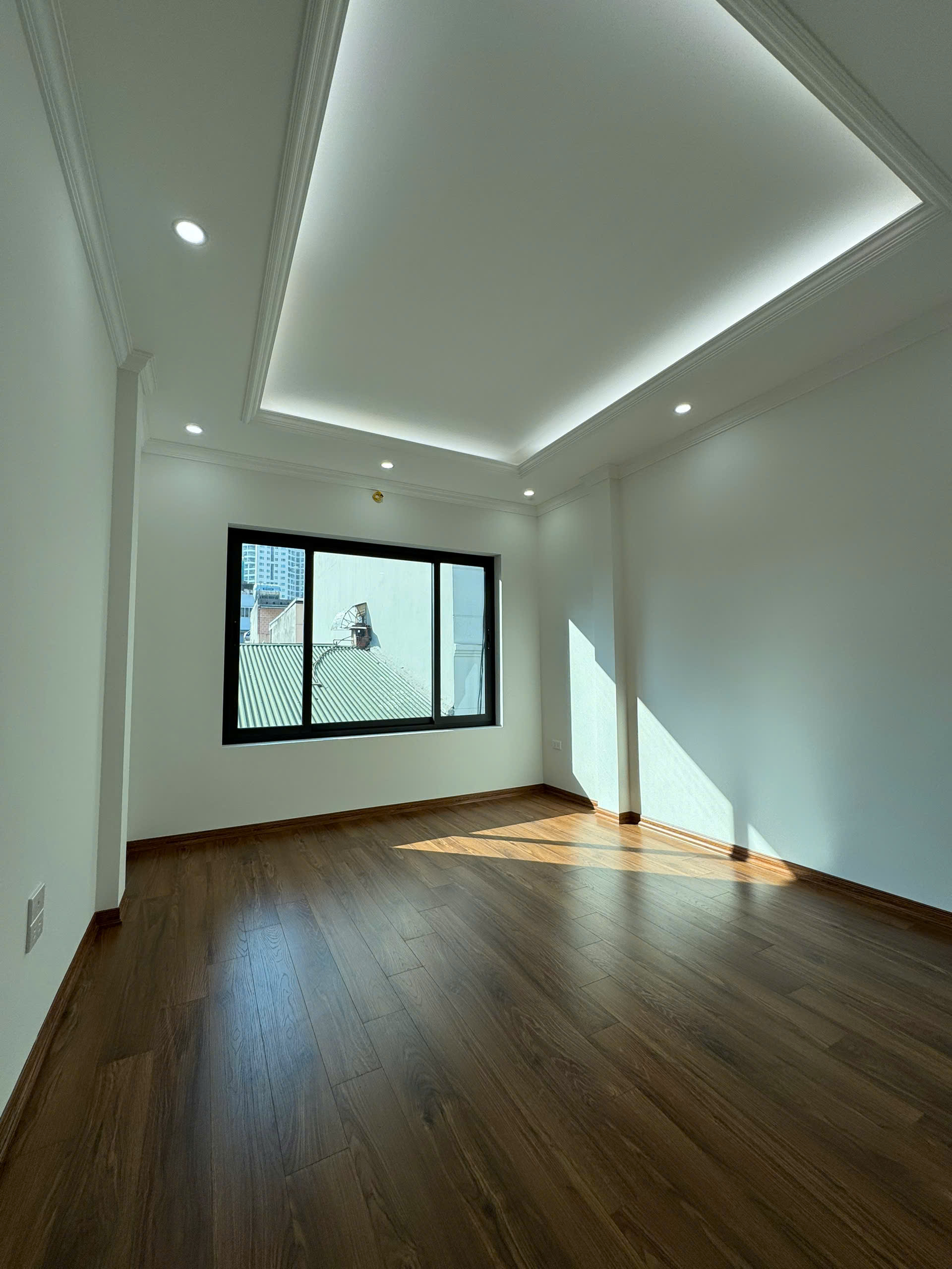 Bán nhà phân lô phố Xuân Thủy, 43m 6 tầng, nhà mới, ô tô, giá 15,1 tỷ - Ảnh 1